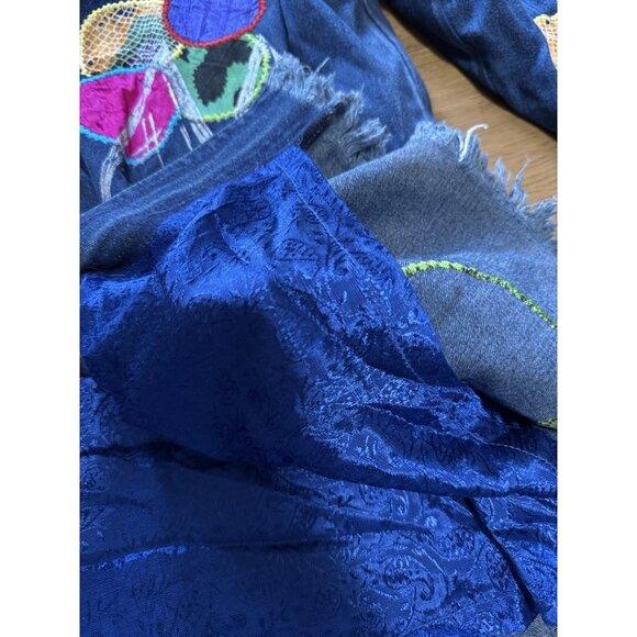 Allure Size Medium Women Blue Denim Button Up Embroidred Shirt Raw Hem Buttons - Picture 12 of 13